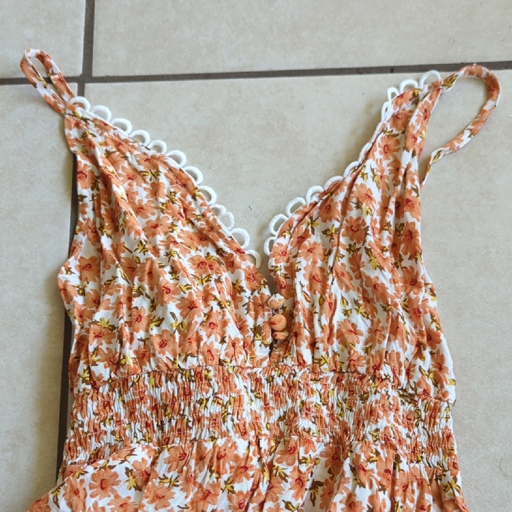 Simplee Peach and White Floral Smocked Sundress - Picture 4 of 8